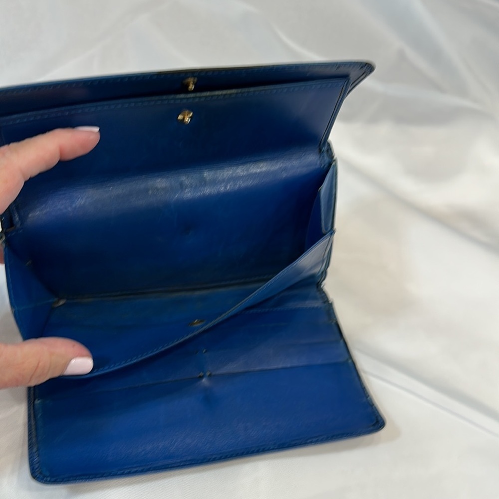 Louis Vuitton was blue Epi wallet fixer upper as is now it’s black,I repainted - Picture 9 of 16